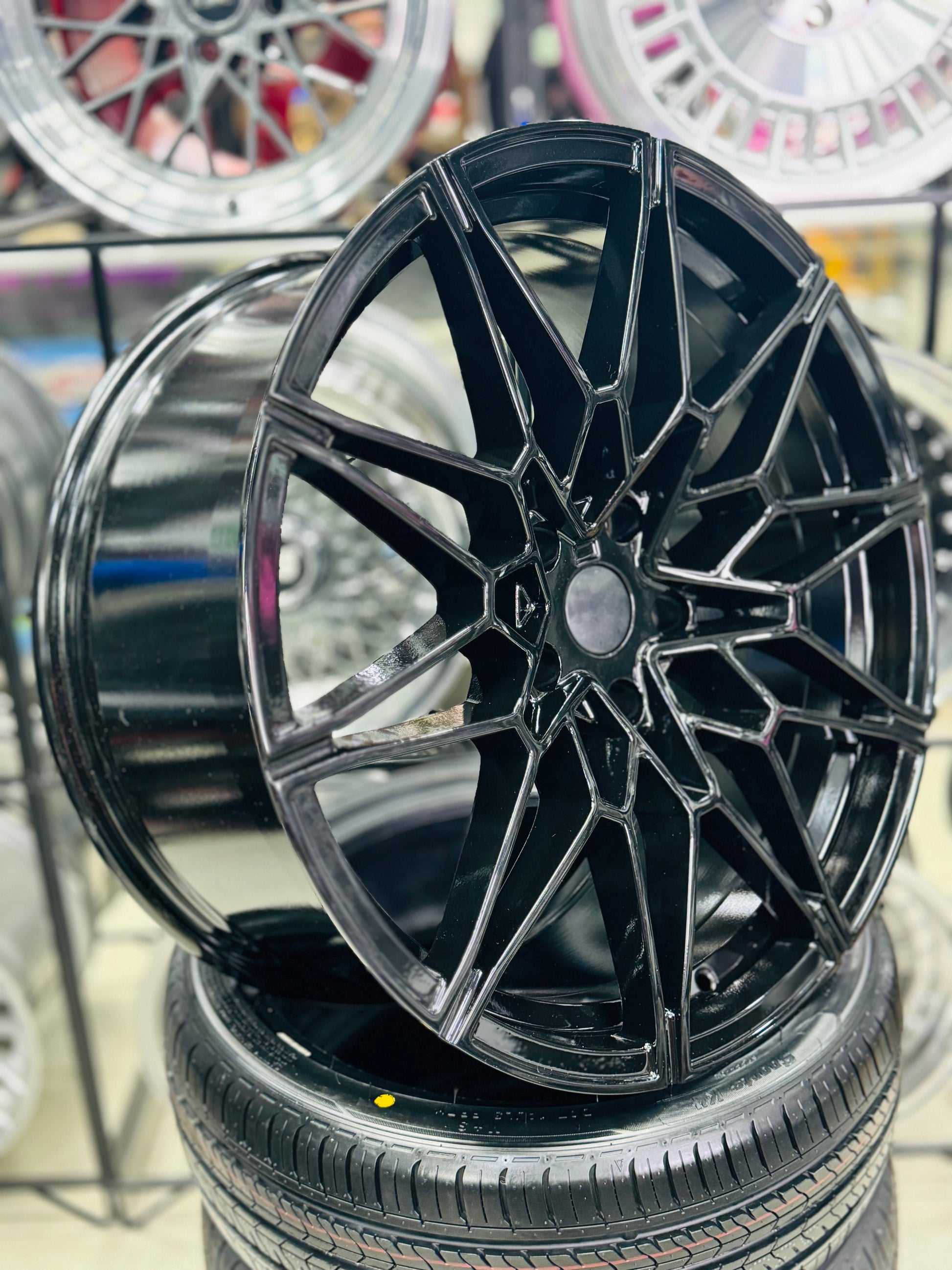 20” M2  COMP GLOSS BLACK