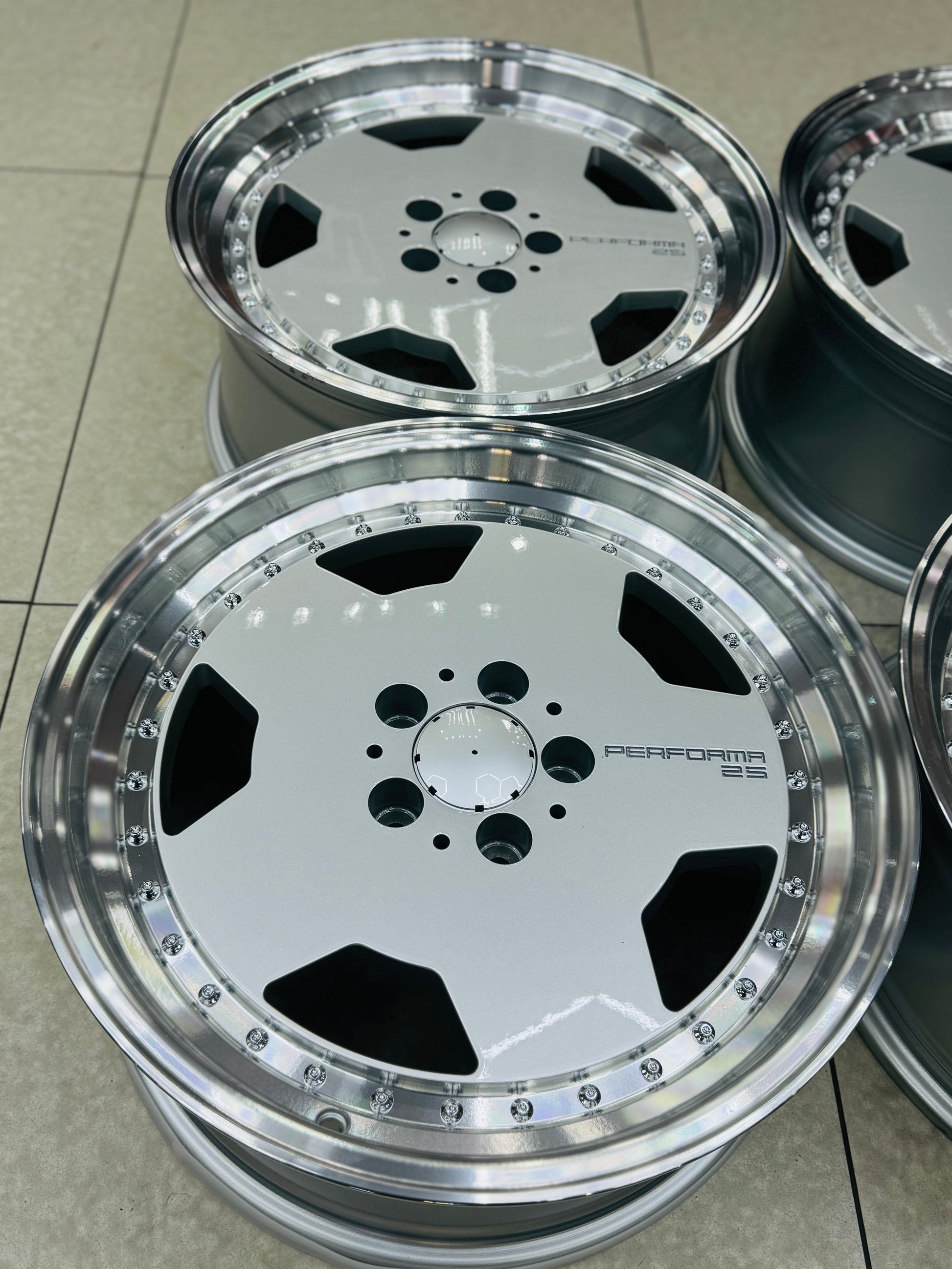 18” AMG PERFORMA 5-112 8J ALL ROUND ( Shop soiled set due to slight marks on 3x lips ) discounted by R5000