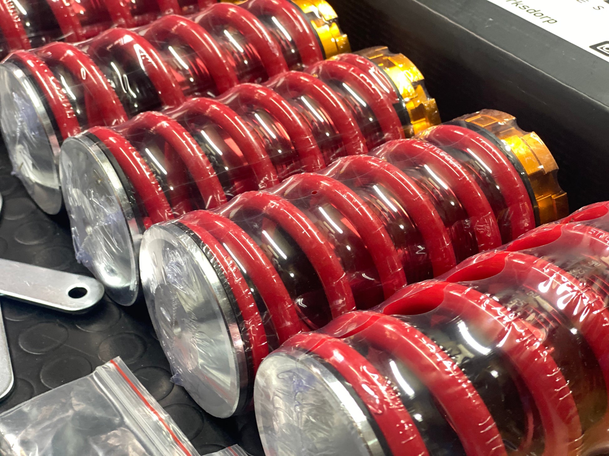 UNIVERSAL SLEEVE OVERS