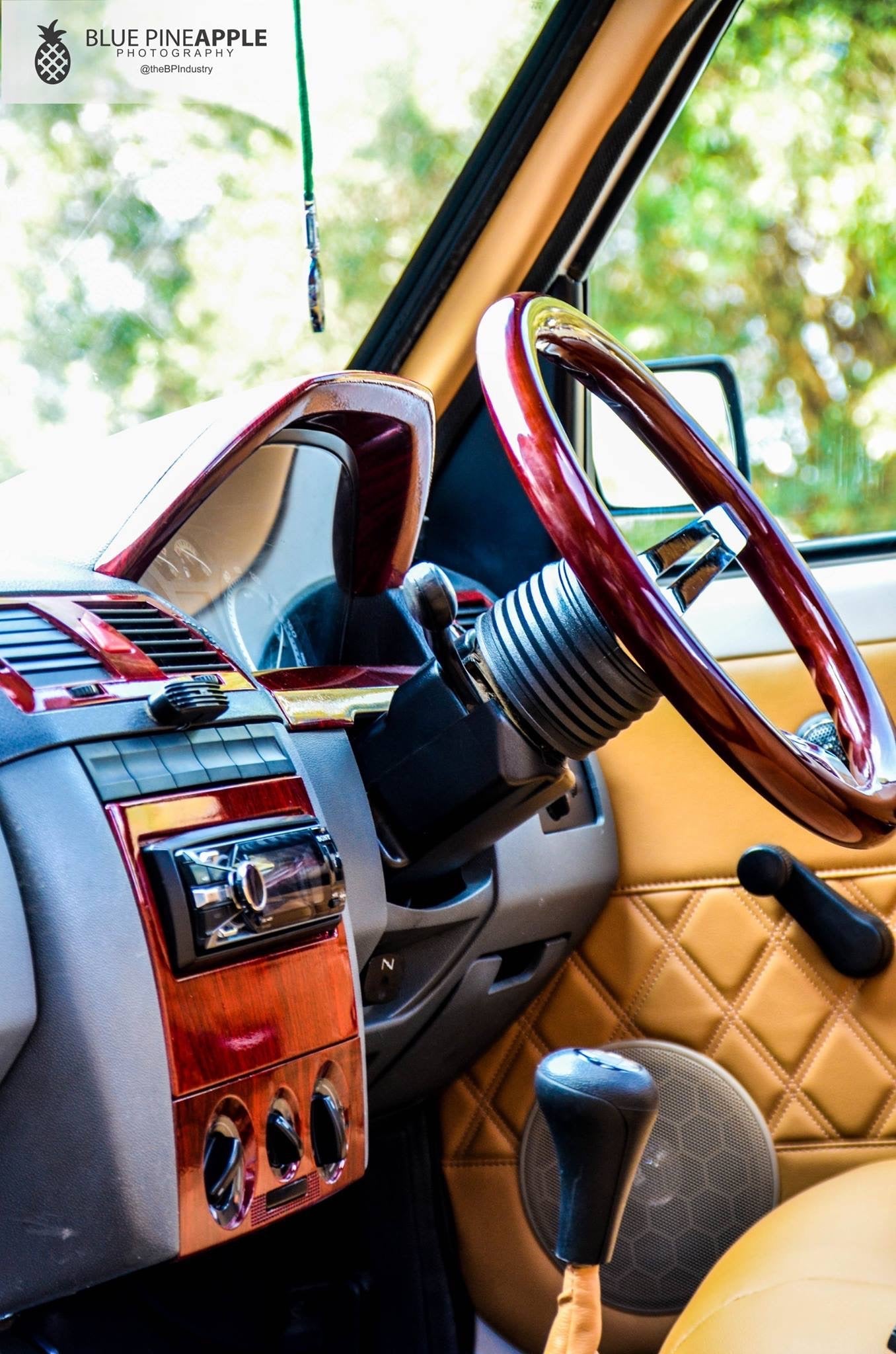 WOODEN STEERING WHEEL 330MM