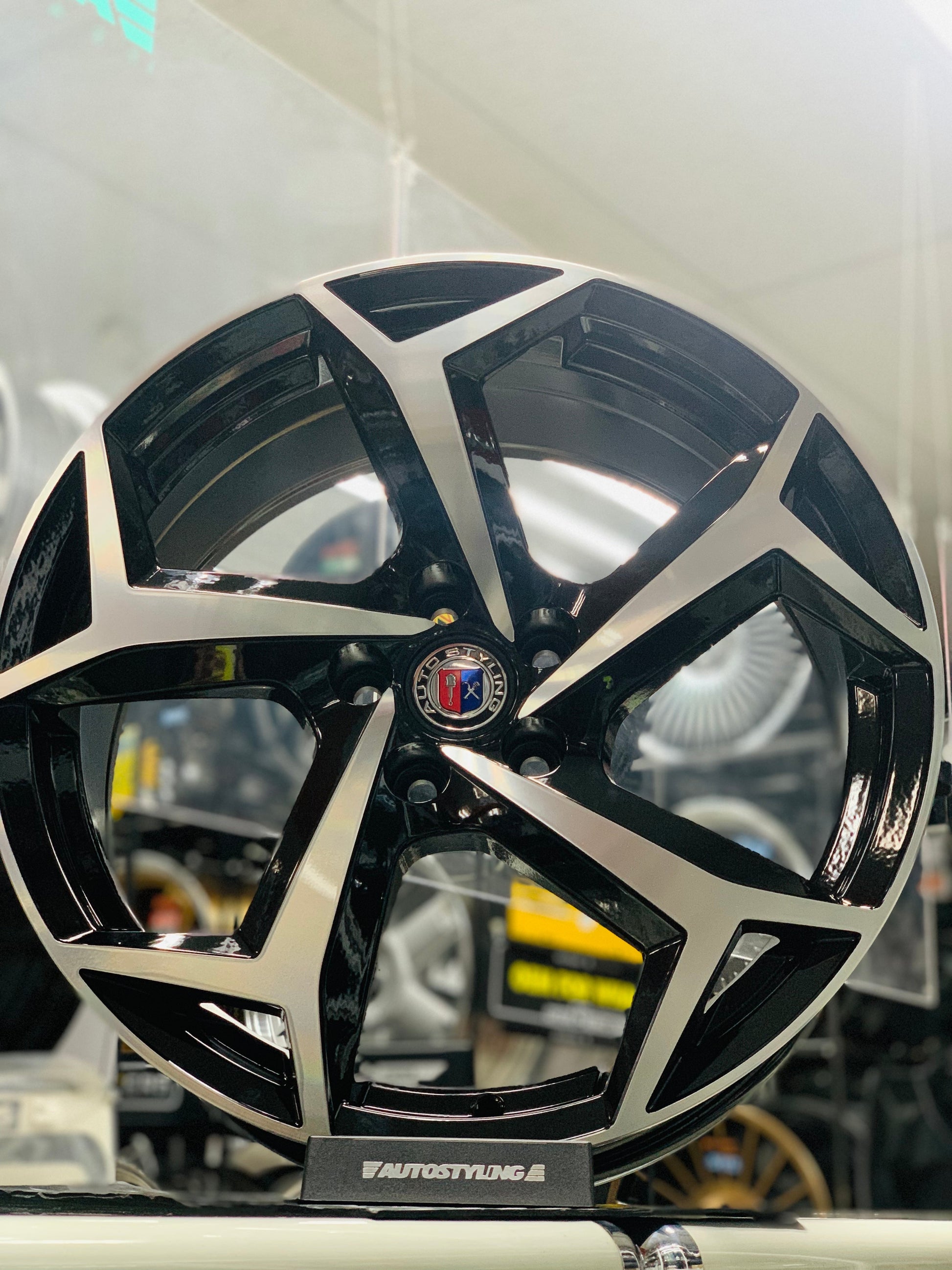 17”M7077  POLO8 AW RLINE 5/100