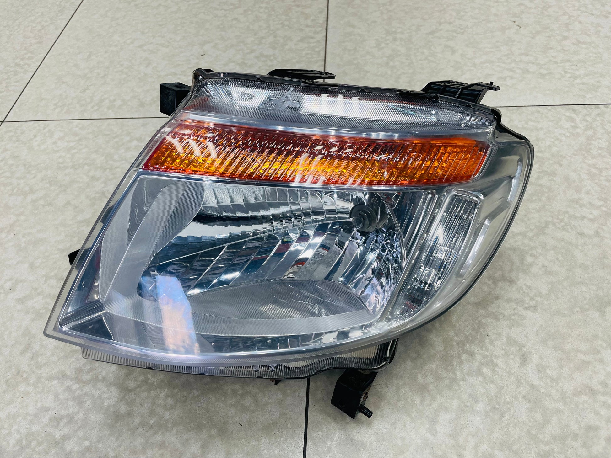 Ford ranger OEM 2012 PREOWNED headlight