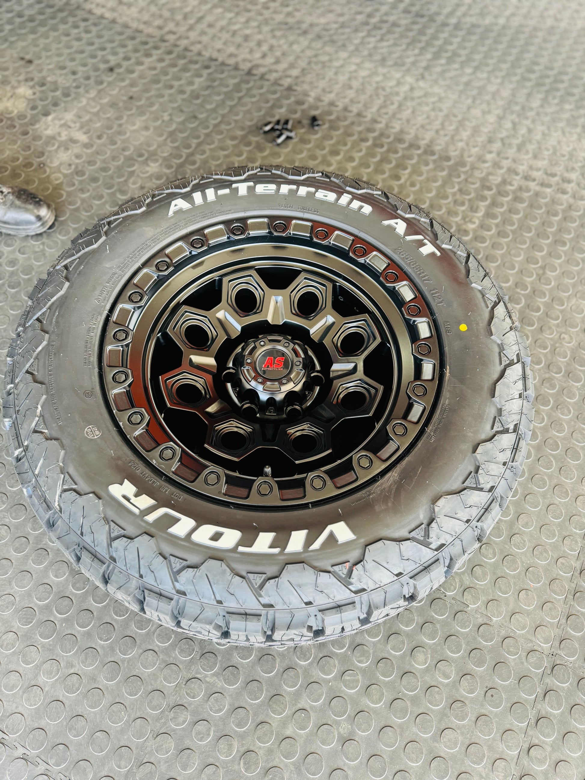 265/65/17 VITOUR BF STYLE A/T TYRE WHITE LETTER