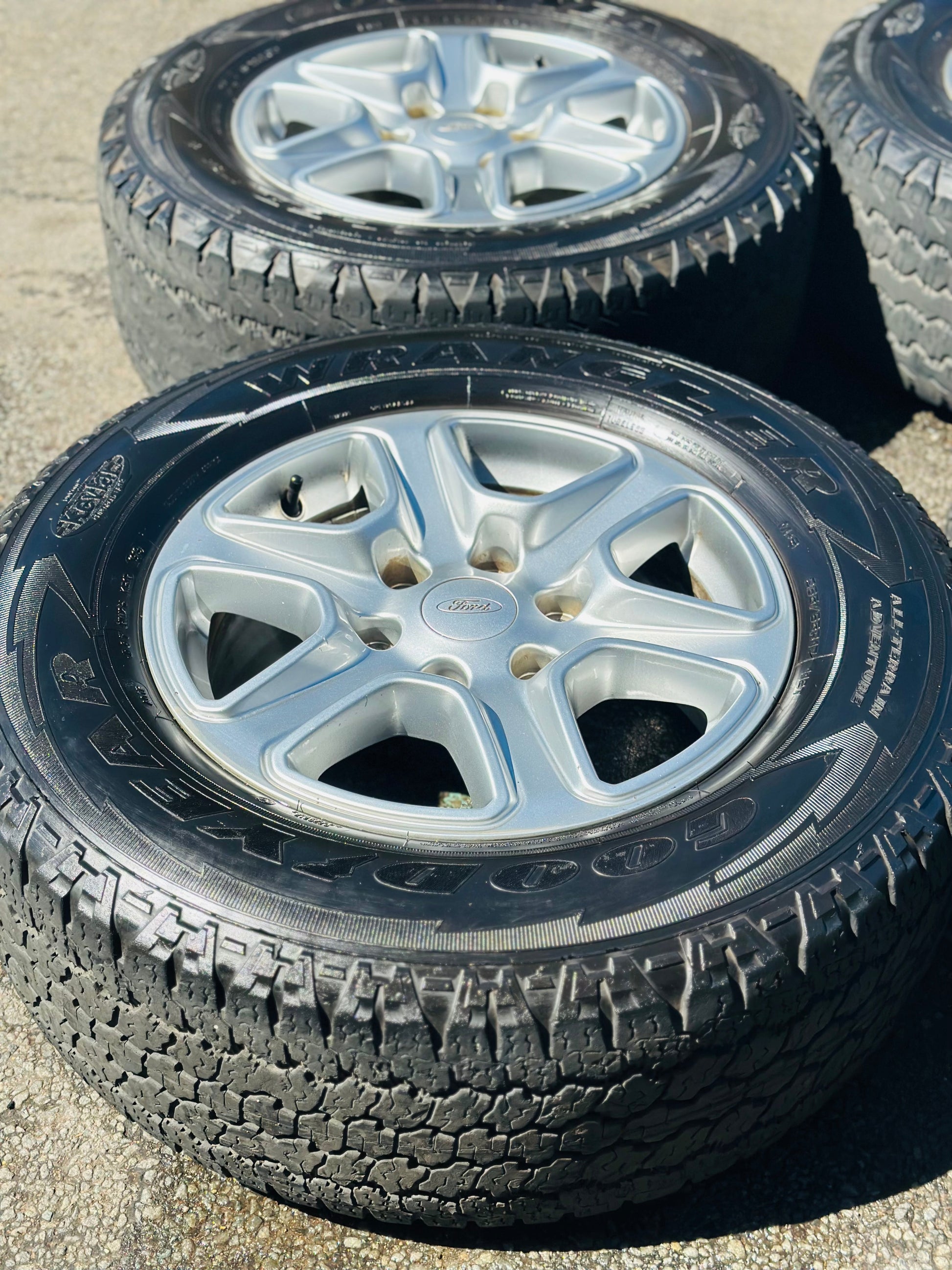 FORD RANGER OEM XLT  USED RIMS & TYRES