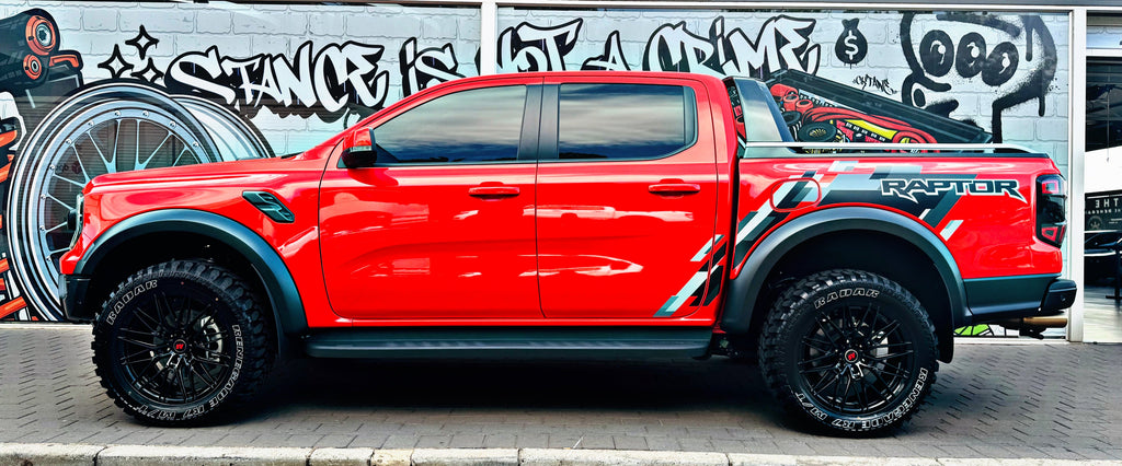 20” 33x12.5 RADAR RENEGADE R7 MUD TERRAIN WHITE LETTER TYRES