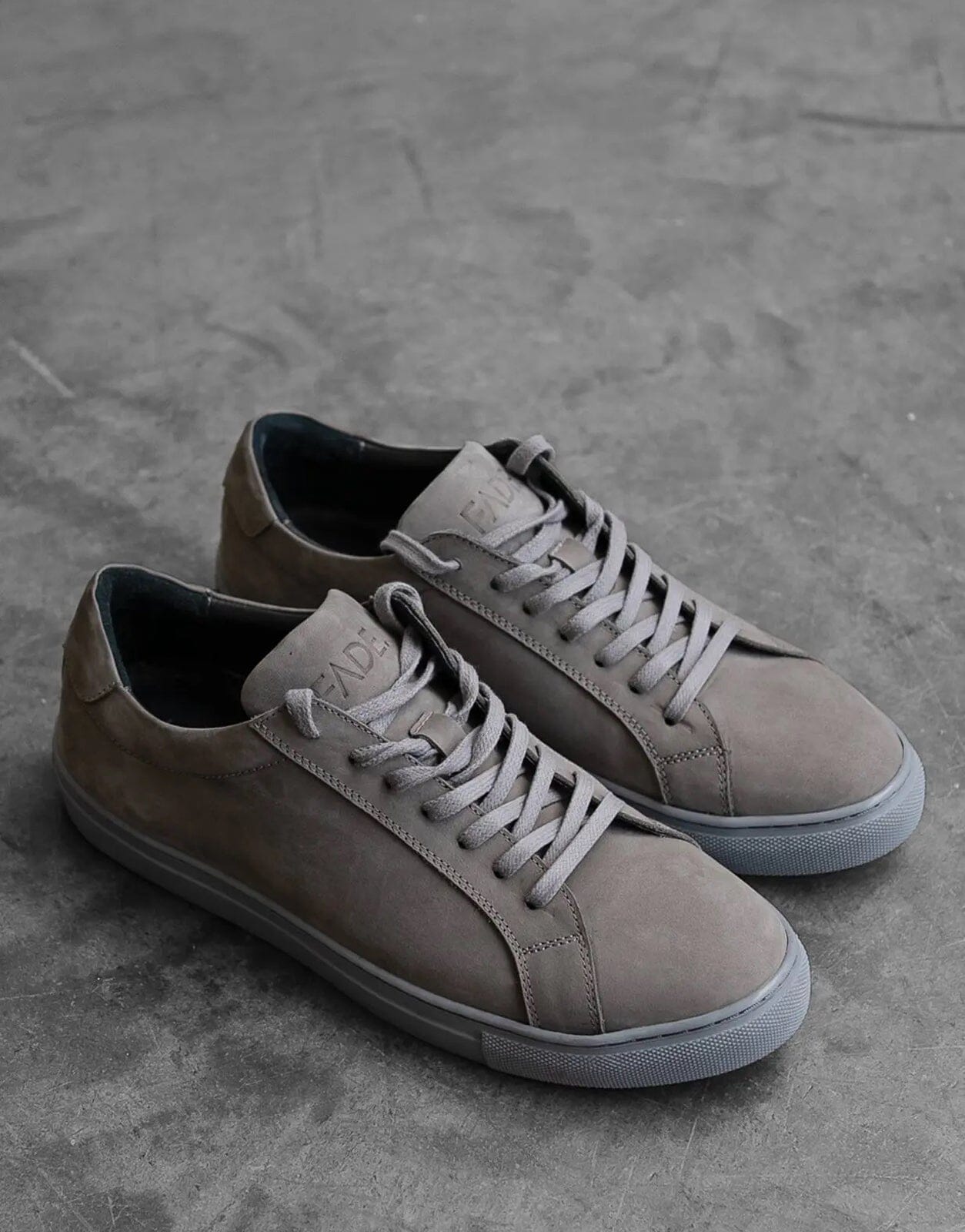 Fade Essential Grey Sneakers