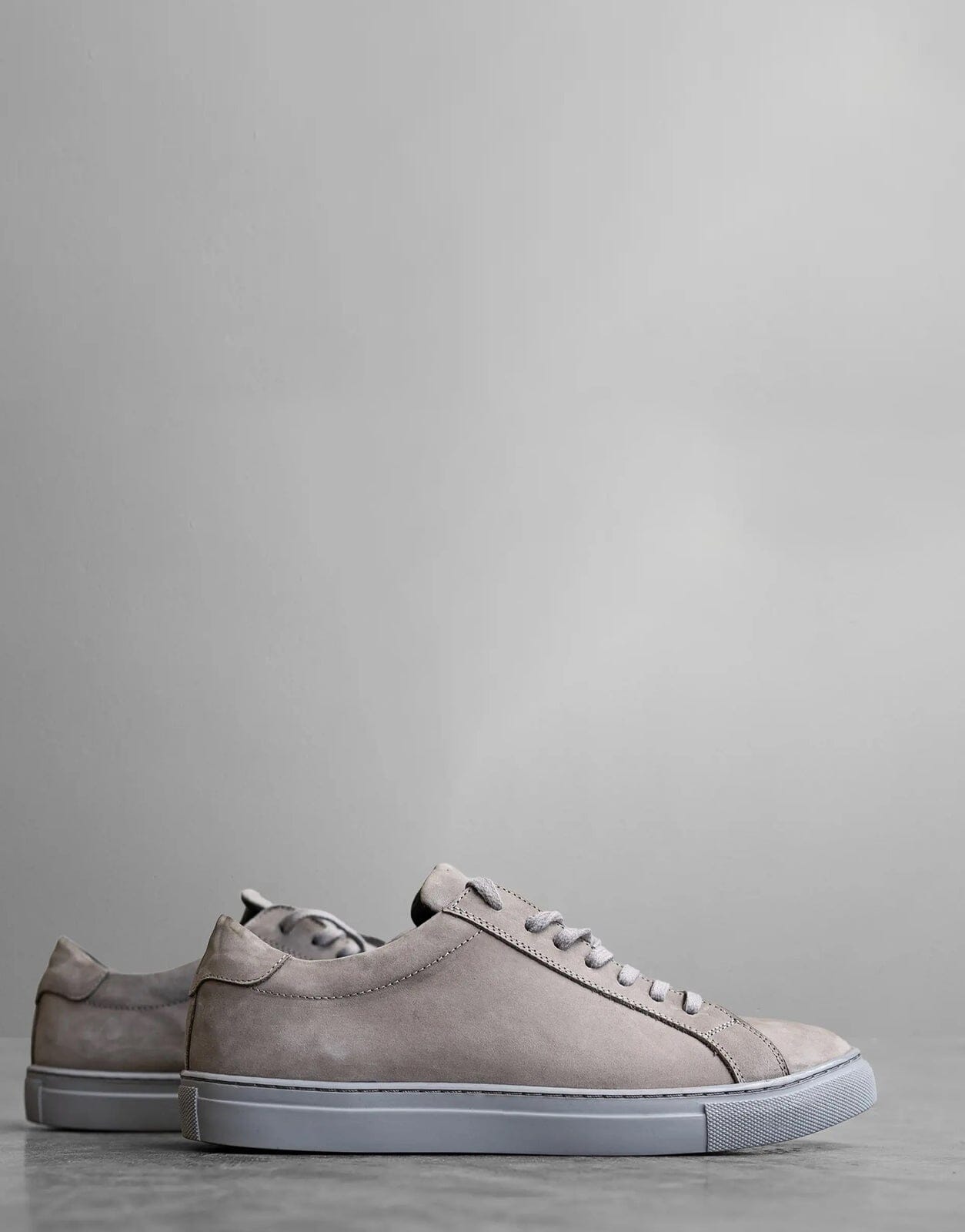 Fade Essential Grey Sneakers