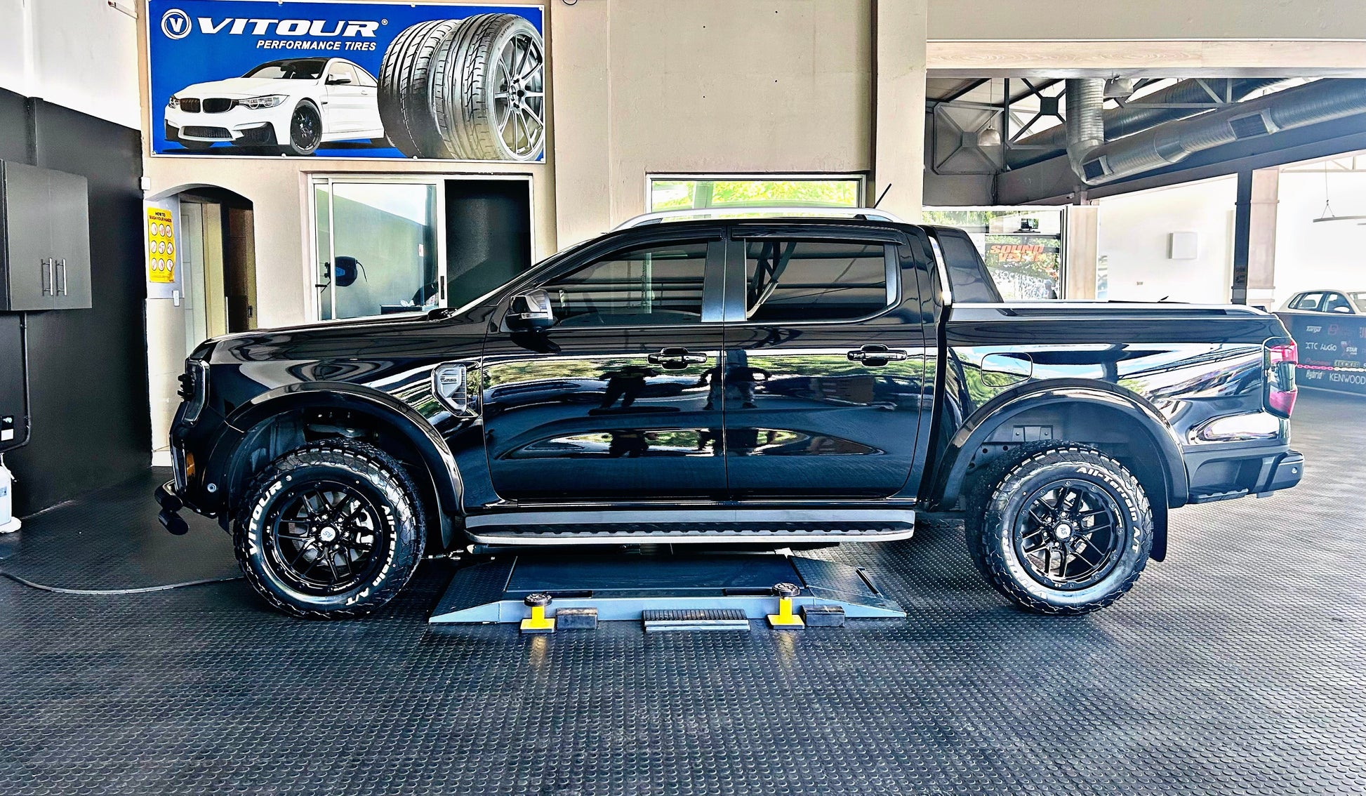 18” V63 6x139 BAKKIE RIMS GLOSS BLACK