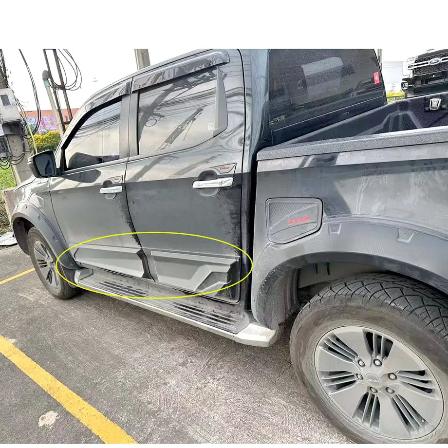 Isuzu D-Max (21-On) Smooth Plastic Door Moulding