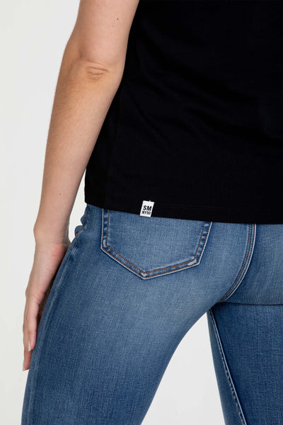 LIZA BLACK SLIMFIT LOGO TEE