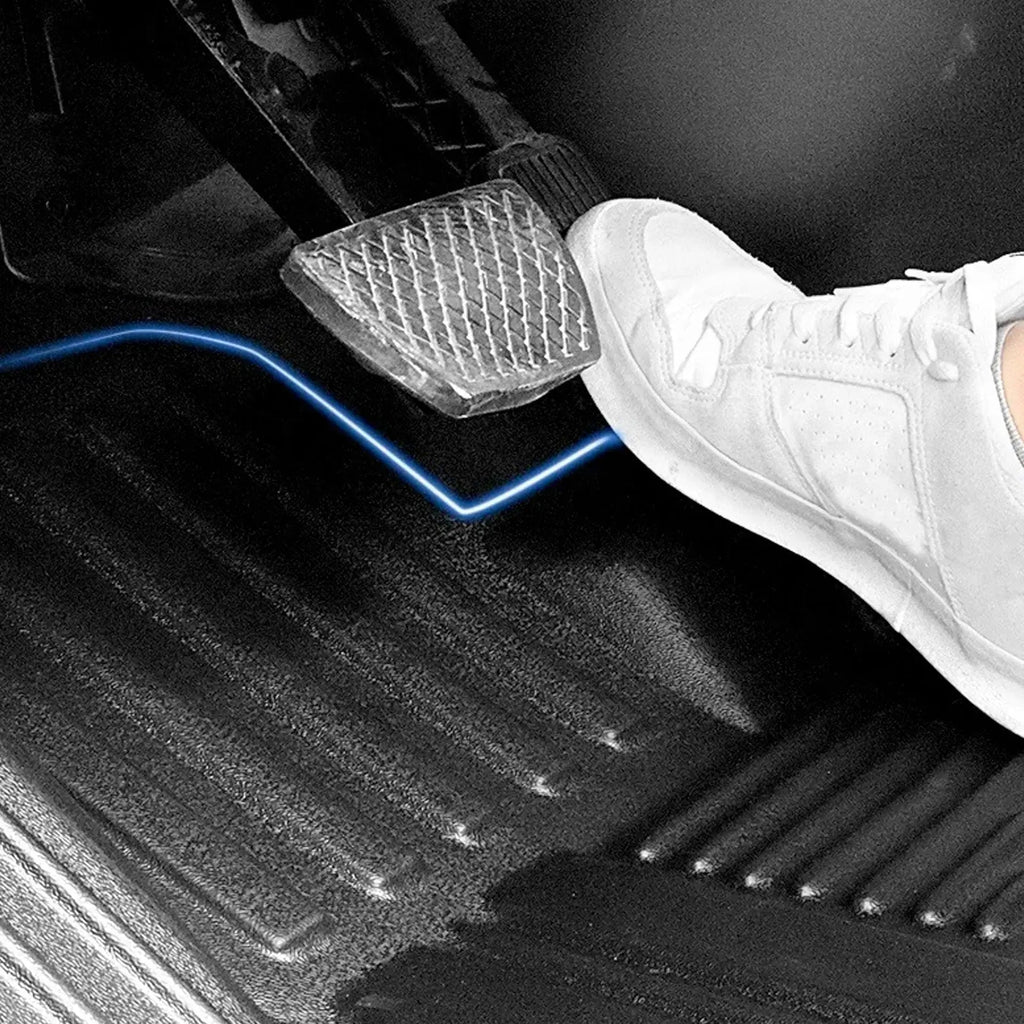 Toyota Hilux (15-On) Double-Cab Moulded TPE Rubber Floor Mats (3-Piece)