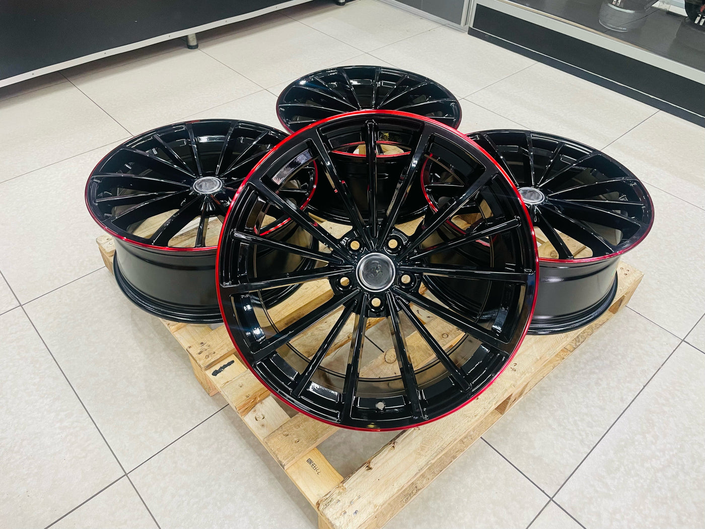 19" AS-CLUBSPORT 2 5/112 black red lip wheels