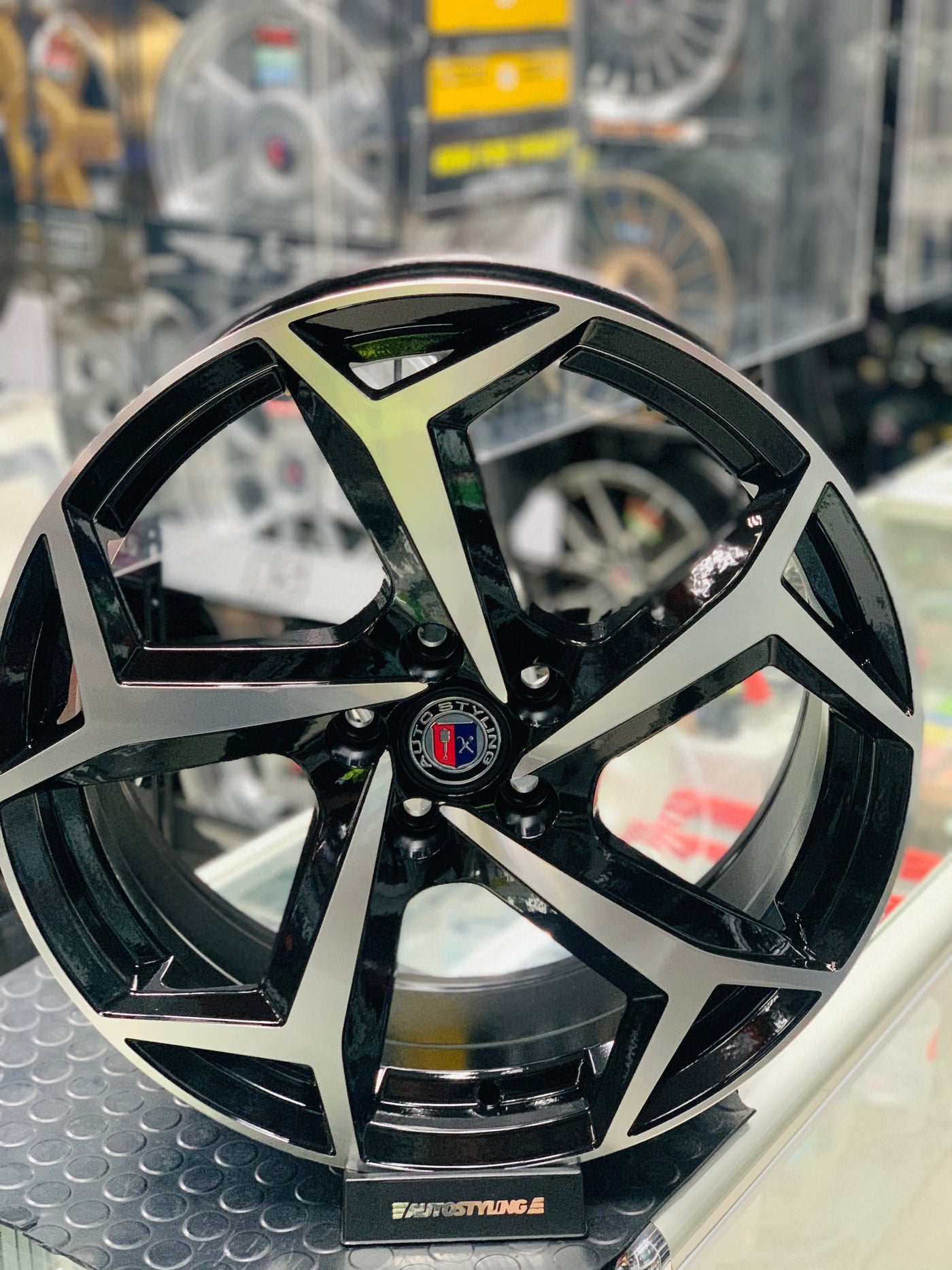 17”M7077  POLO8 AW RLINE 5/100