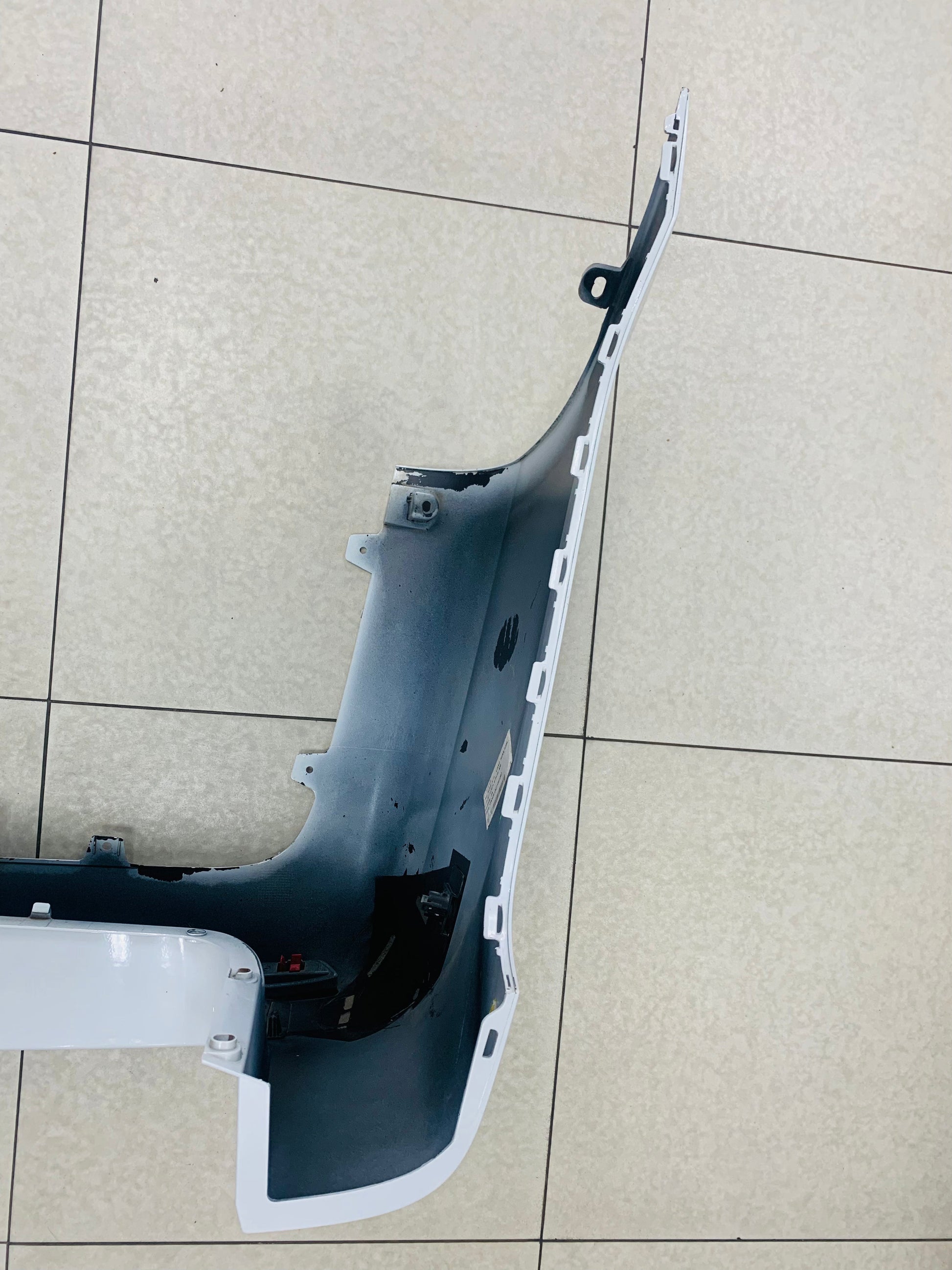 MERCEDES V CLASS OEM PREOWNED REAR BUMPER WHITE