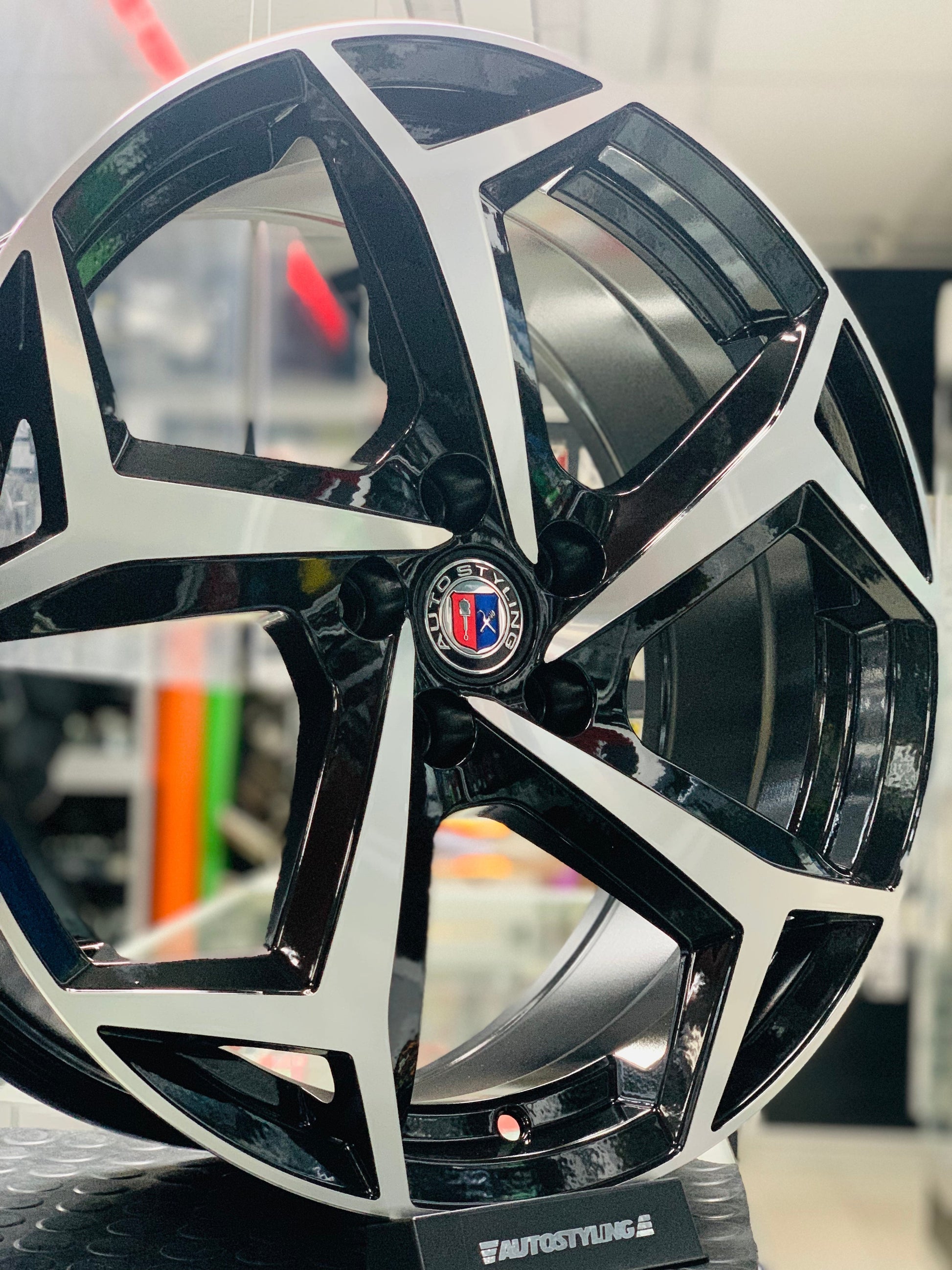 17”M7077  POLO8 AW RLINE 5/100