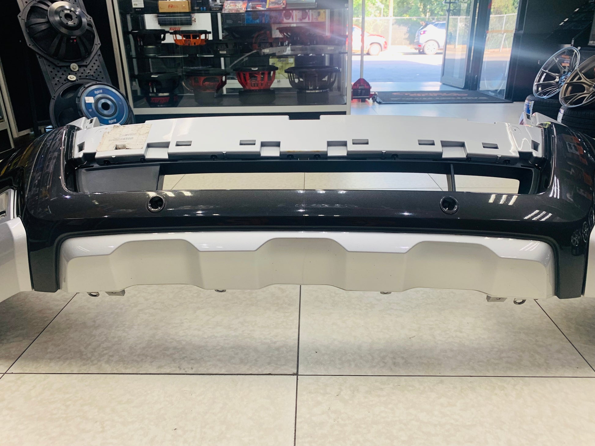 FORD RANGER WILDTRAK OEM FRONT BUMPER WITH FOGS