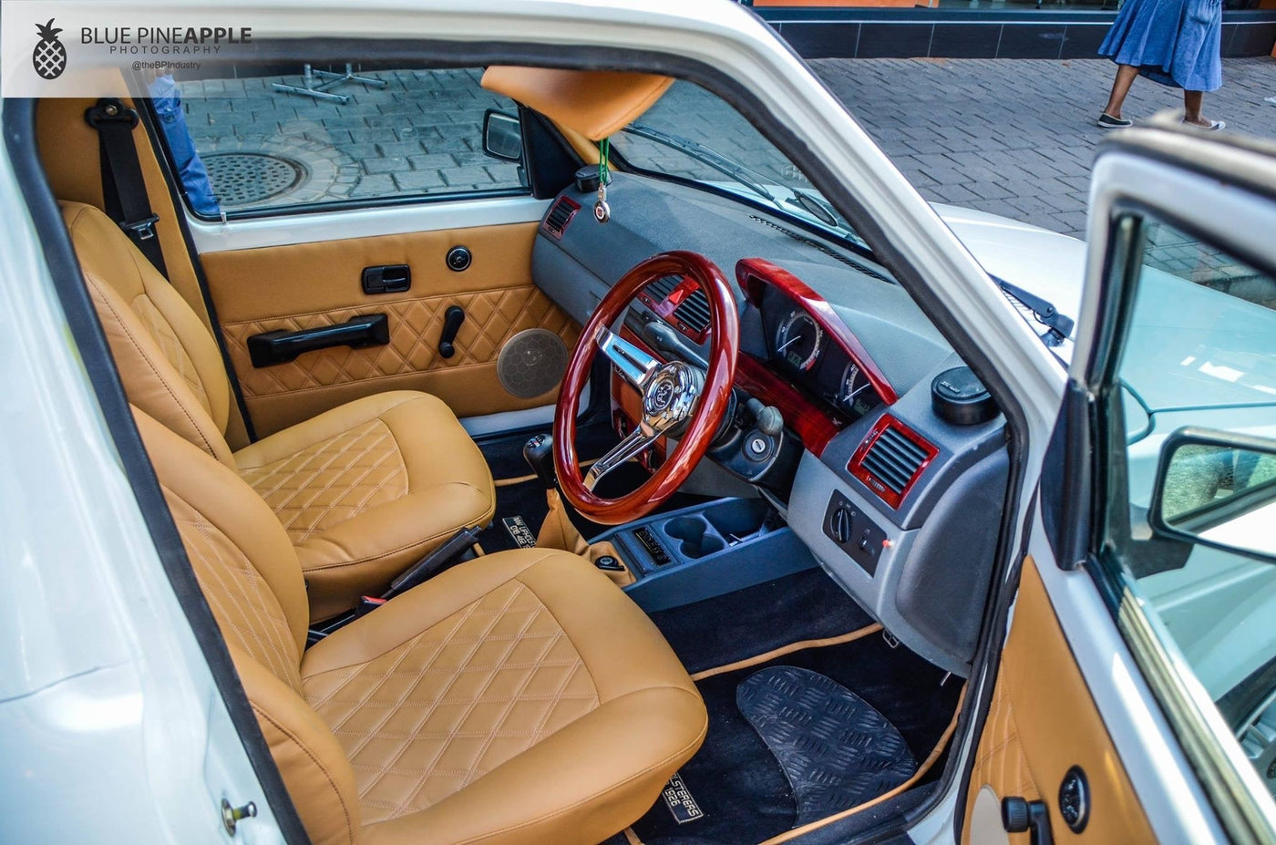 WOODEN STEERING WHEEL 330MM