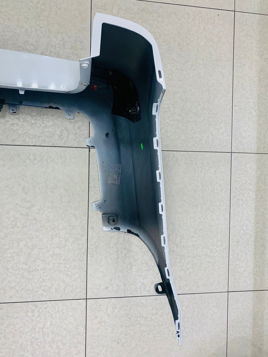 MERCEDES V CLASS OEM PREOWNED REAR BUMPER WHITE