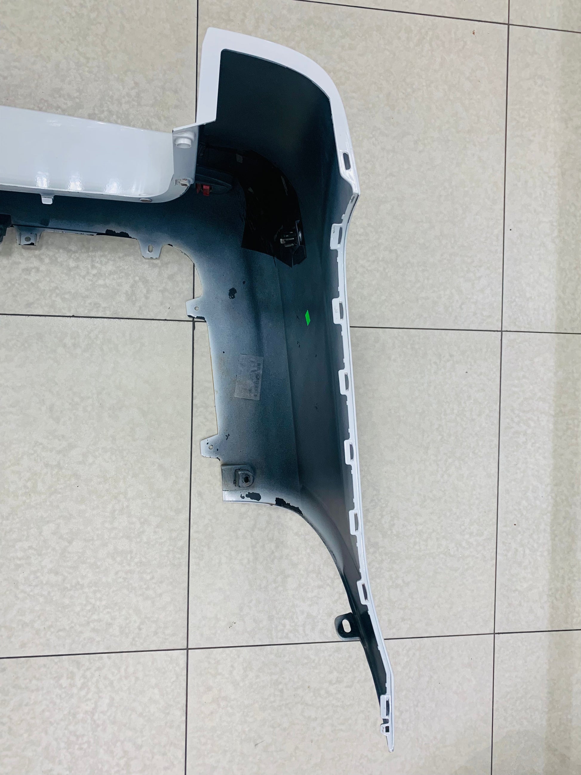 MERCEDES V CLASS OEM PREOWNED REAR BUMPER WHITE