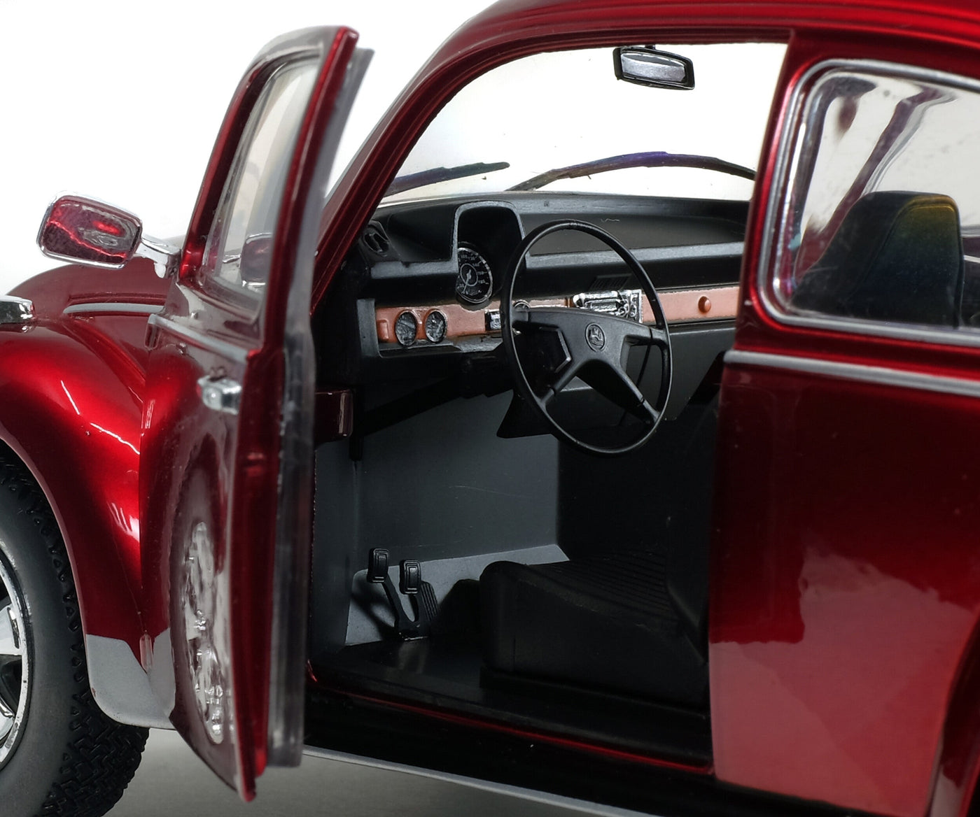 SOLIDO 1:18 SCALE MODEL CAR VW BEETLE SPORT 1303 1974