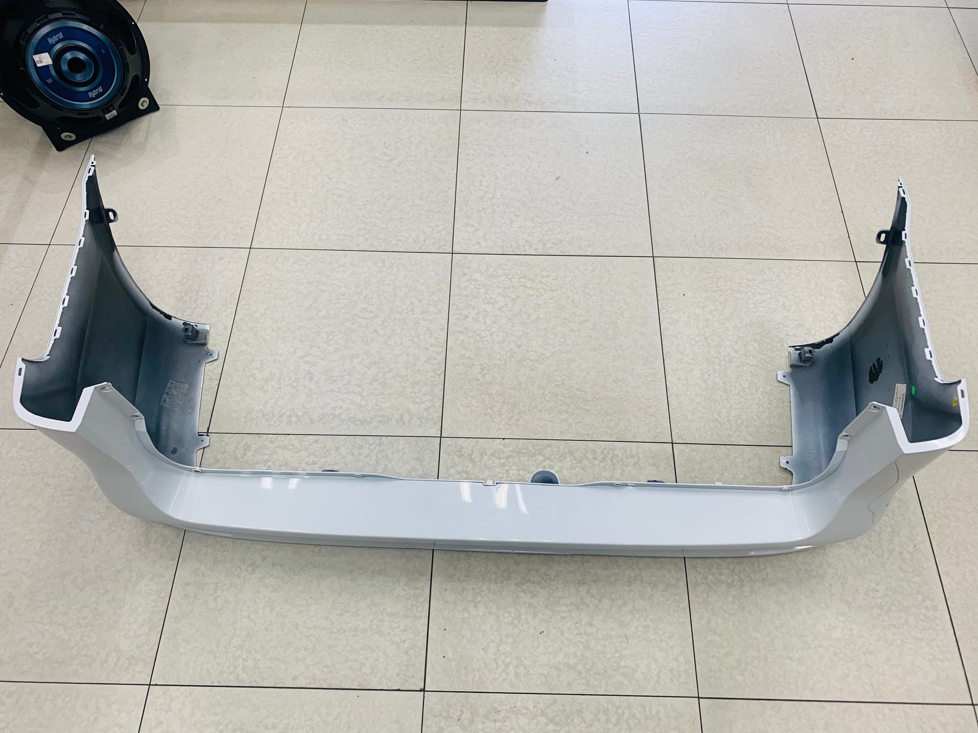 MERCEDES V CLASS OEM PREOWNED REAR BUMPER WHITE