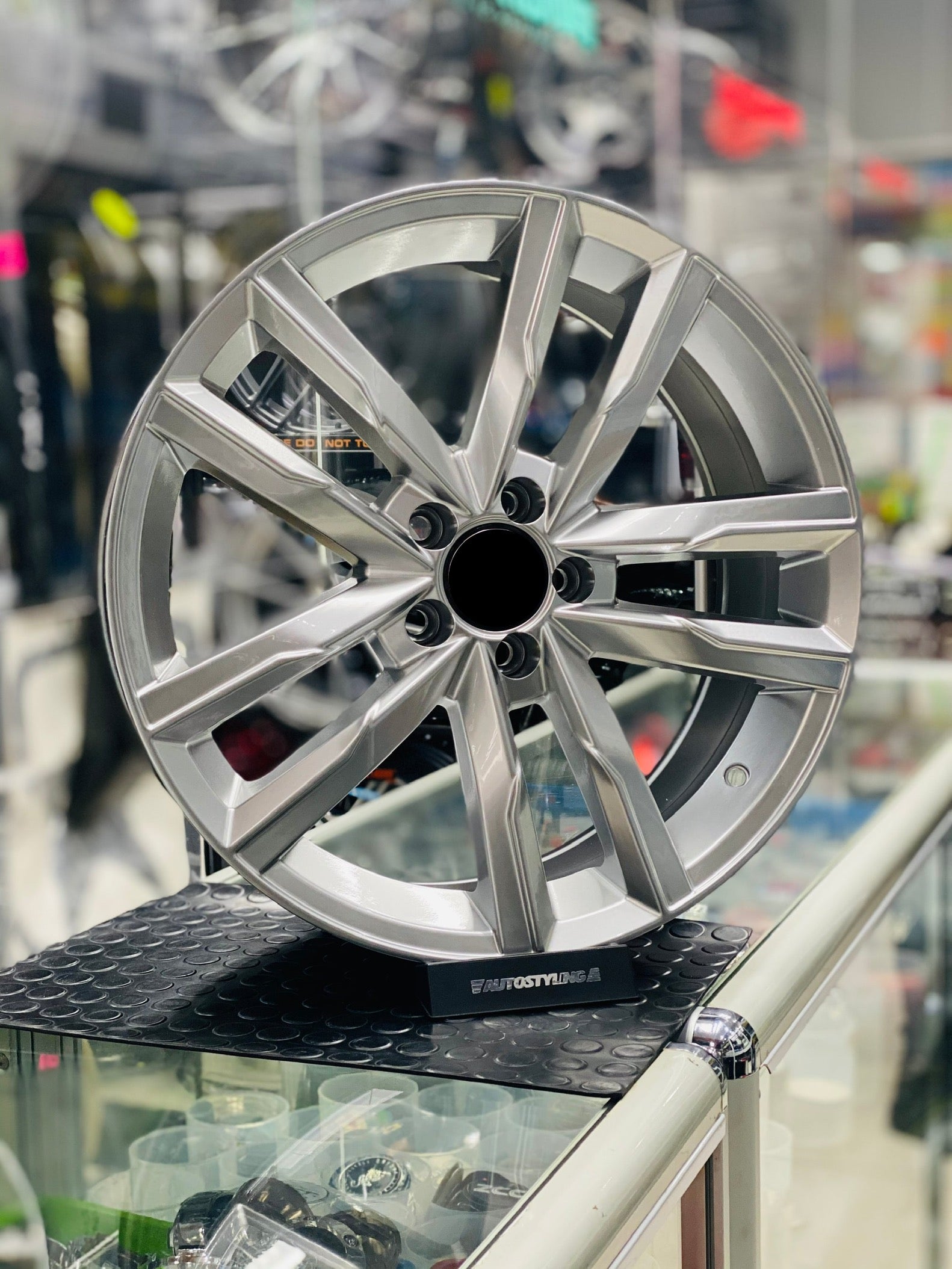 17” AS- AV32 5/100 HYPER SILVER