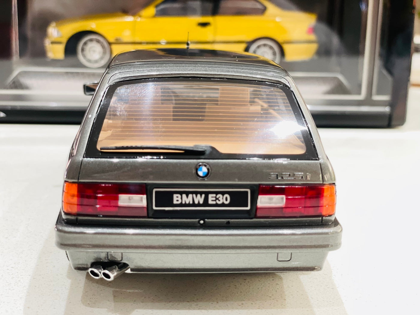 AS SNEAKER / MODEL CAR DISPLAY BOX BLACK