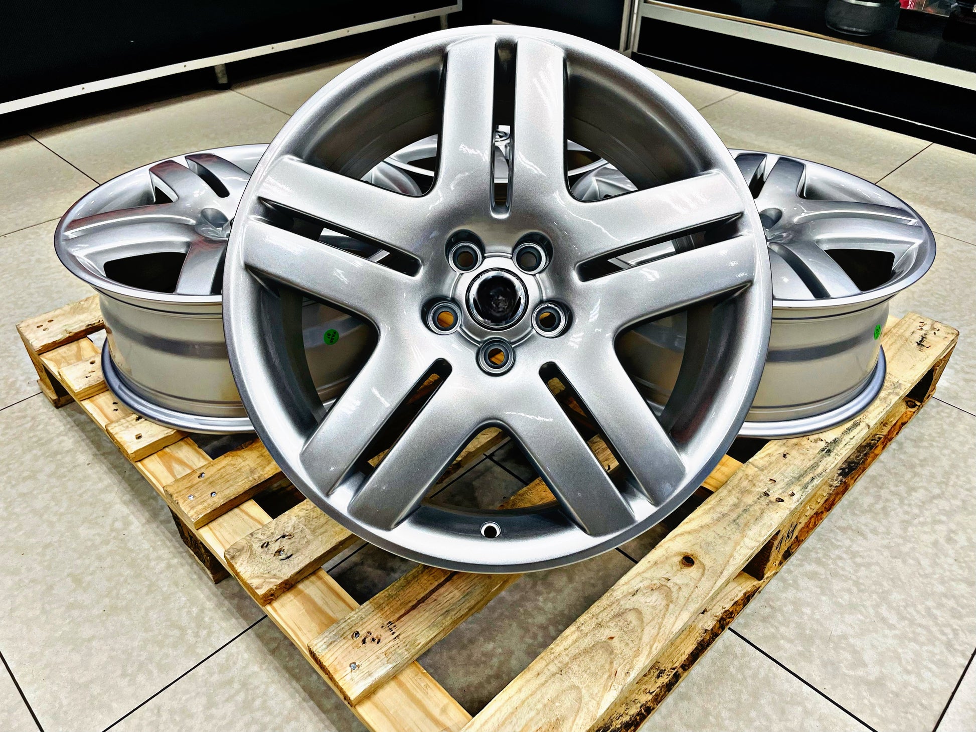 17" AS- Vw LONGBEACH REPS 5/100 SILVER WHEELS