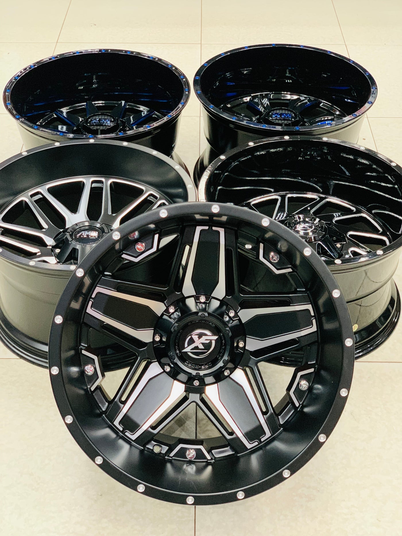 20” AS-5343 20X12J GLOSS BLACK/ SILVER