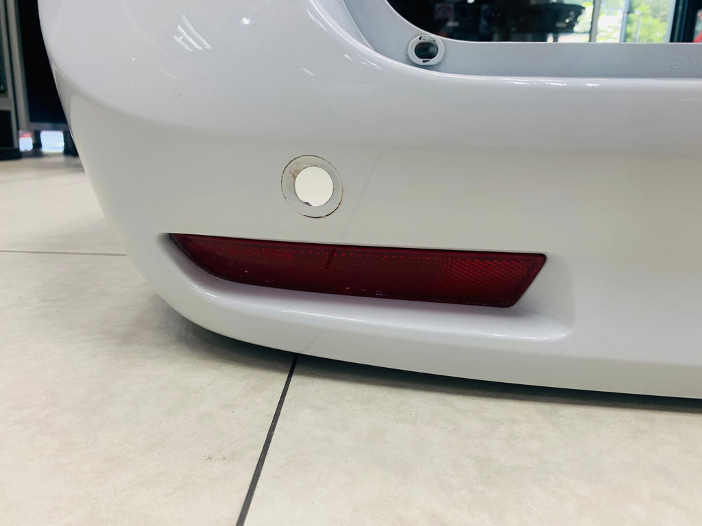 MERCEDES V CLASS OEM PREOWNED REAR BUMPER WHITE