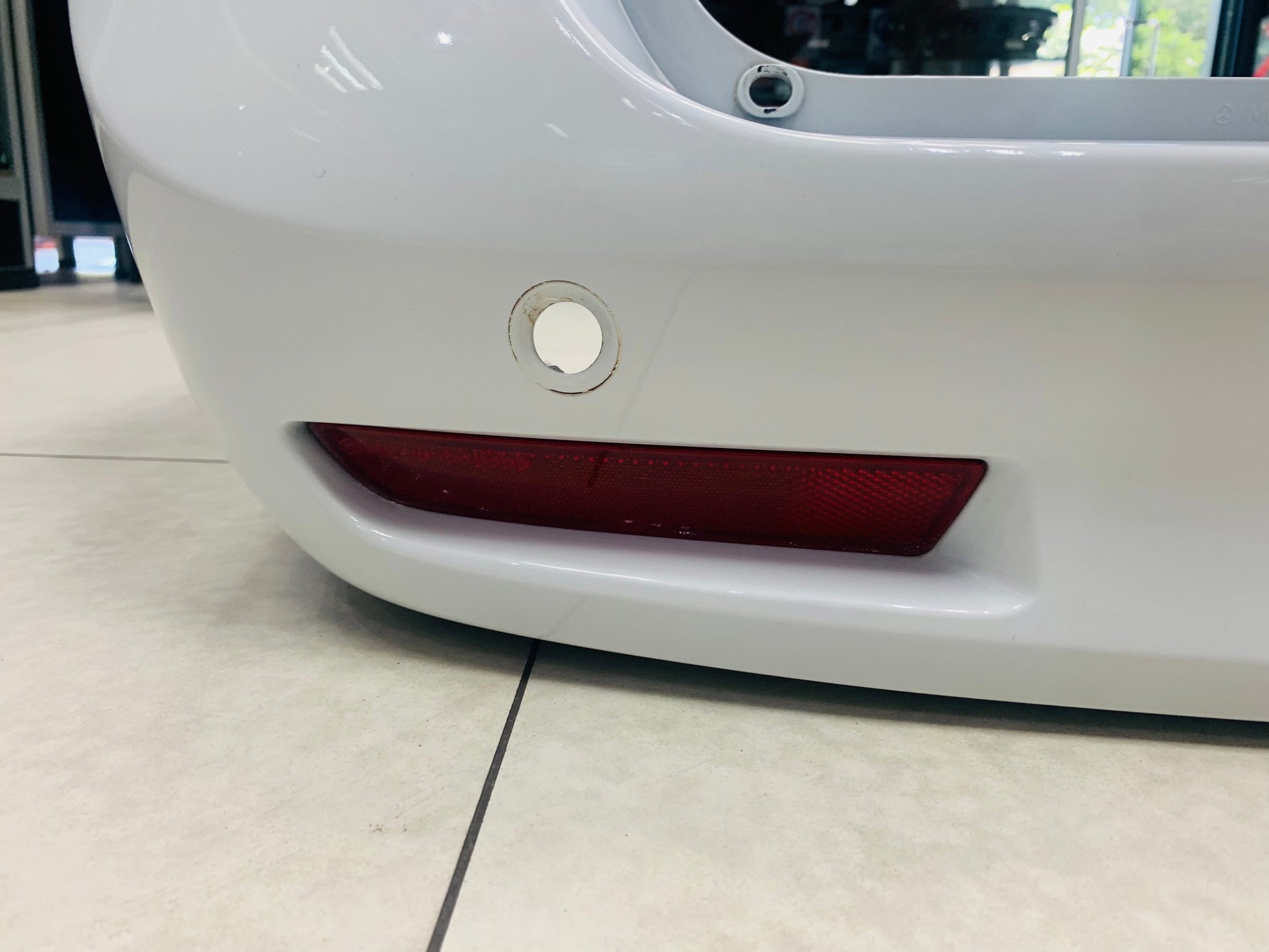 MERCEDES V CLASS OEM PREOWNED REAR BUMPER WHITE