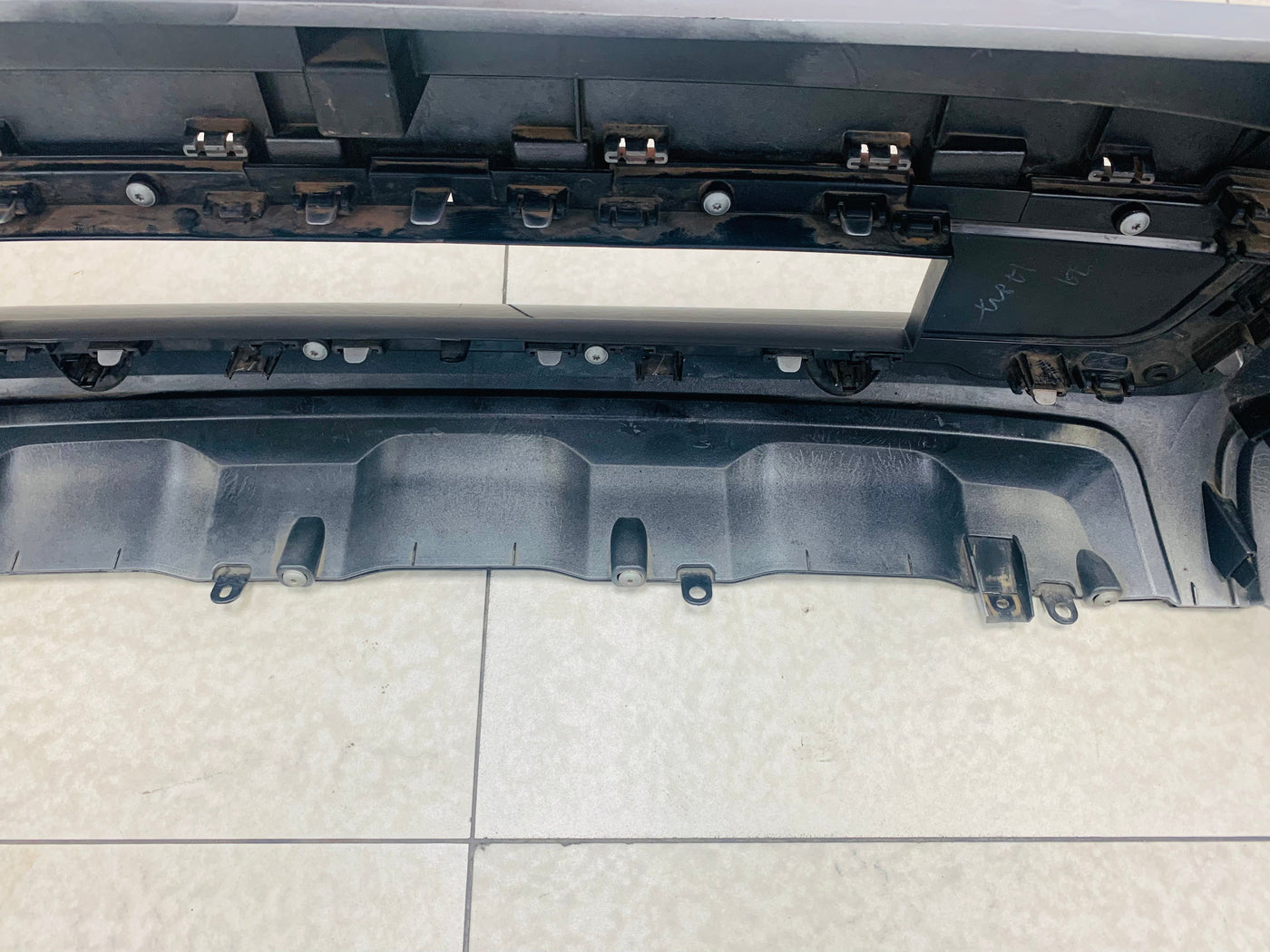 FORD RANGER WILDTRAK OEM FRONT BUMPER WITH FOGS