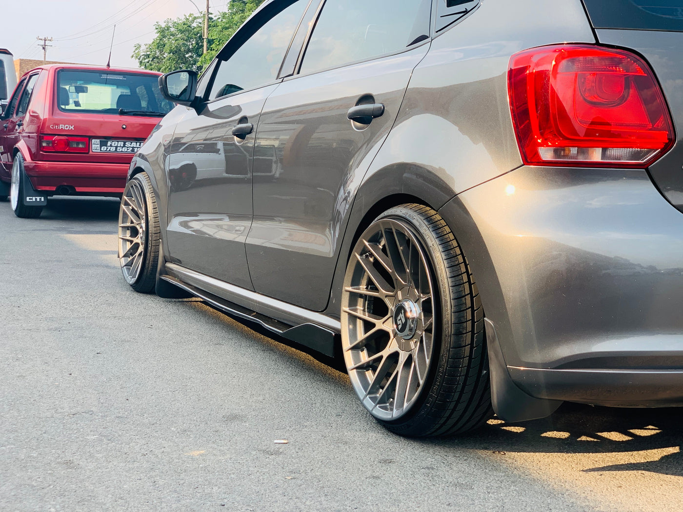 UNIVERSAL SIDE SKIRT GLOSS BLACK WITH WING