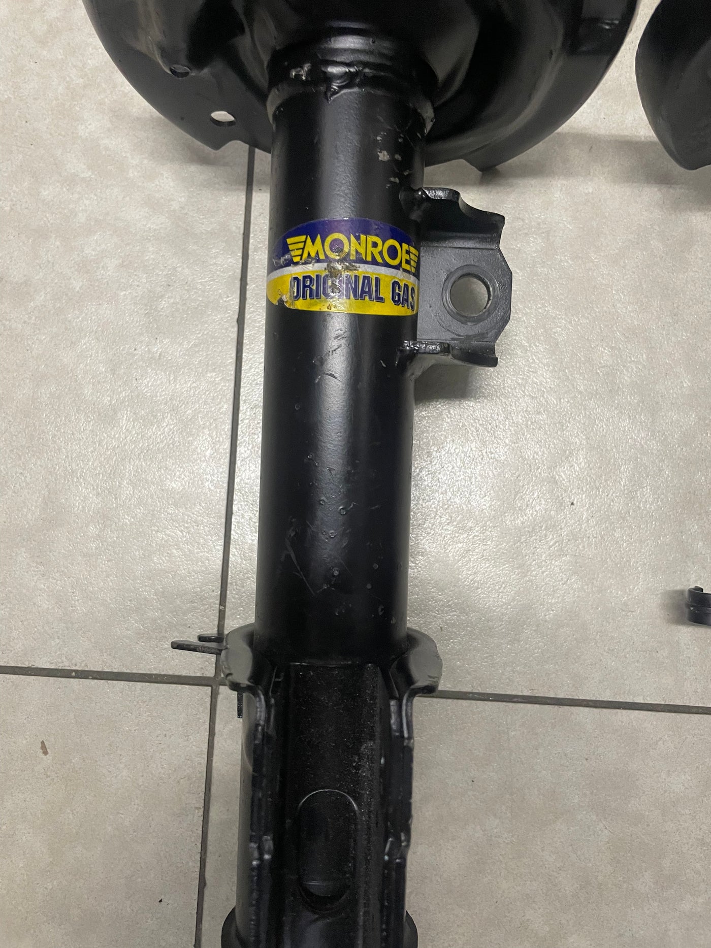 CORSA / CHEV UTE USED FRONT SHOCKS