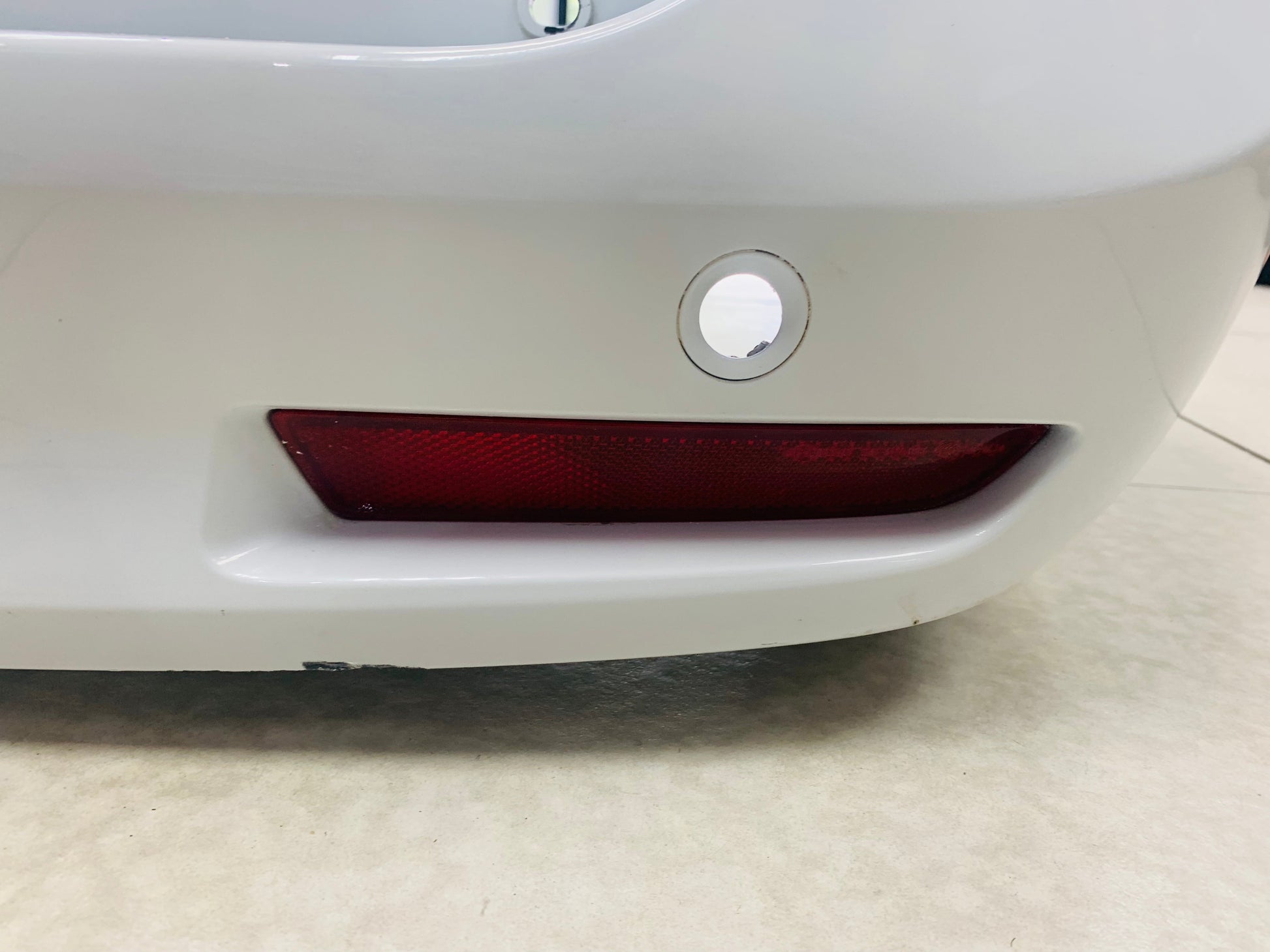 MERCEDES V CLASS OEM PREOWNED REAR BUMPER WHITE