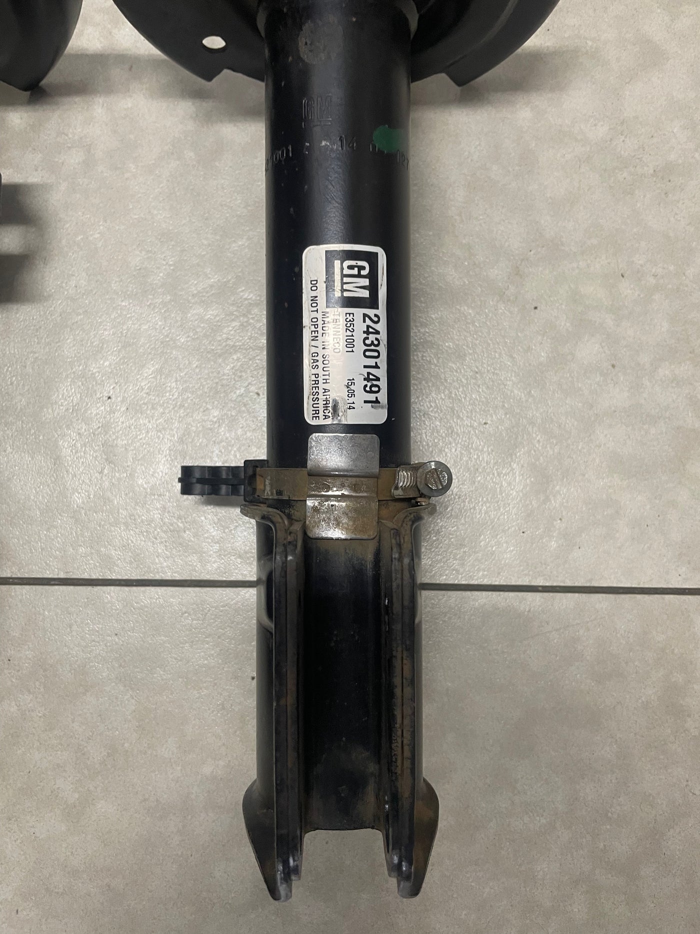 CORSA / CHEV UTE USED FRONT SHOCKS