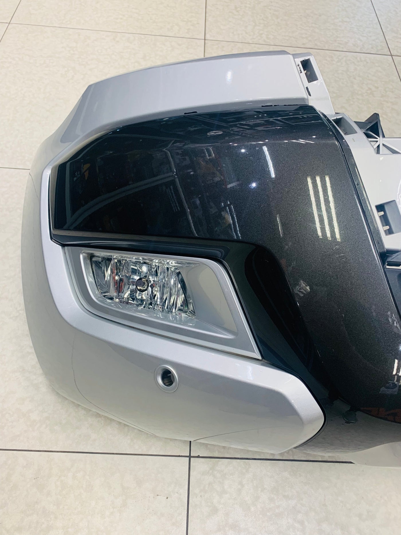 FORD RANGER WILDTRAK OEM FRONT BUMPER WITH FOGS