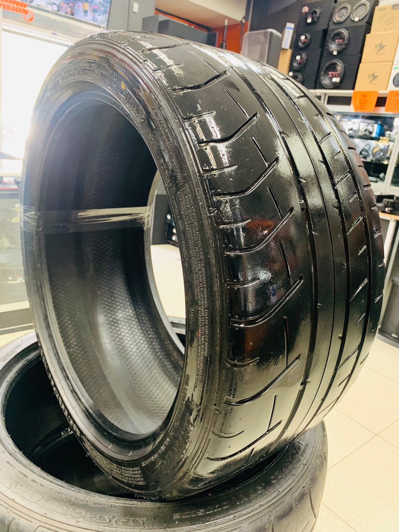 Dunlop tyres pre owned for Nissan gtr 35