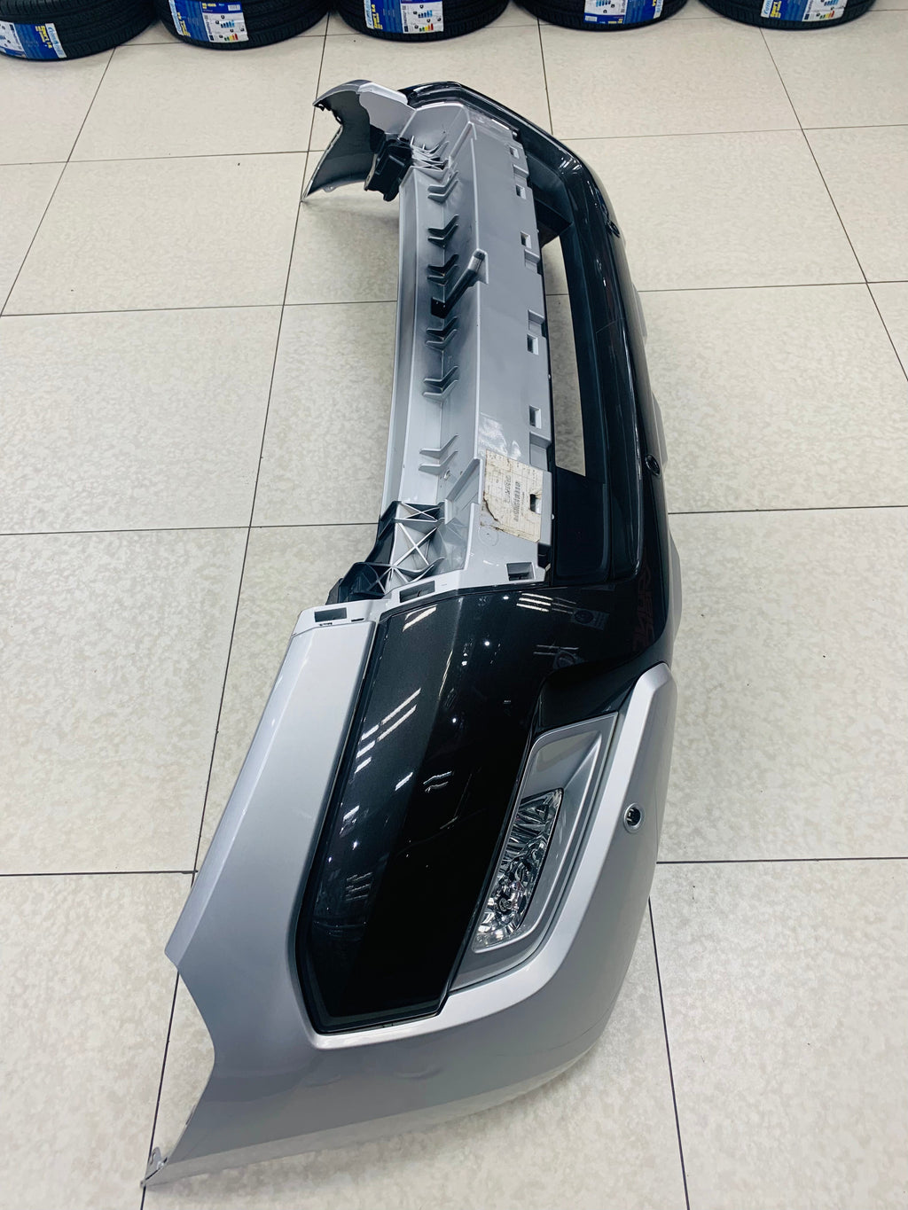 FORD RANGER WILDTRAK OEM FRONT BUMPER WITH FOGS