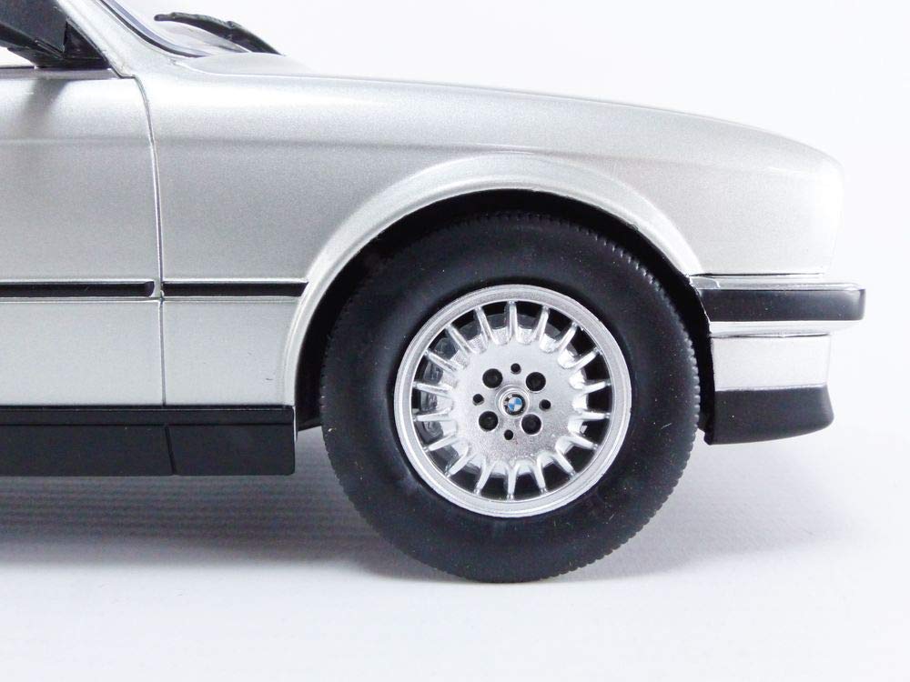 MCG 1:18 SCALE MODEL CAR BMW E30 325i cabrio 1985