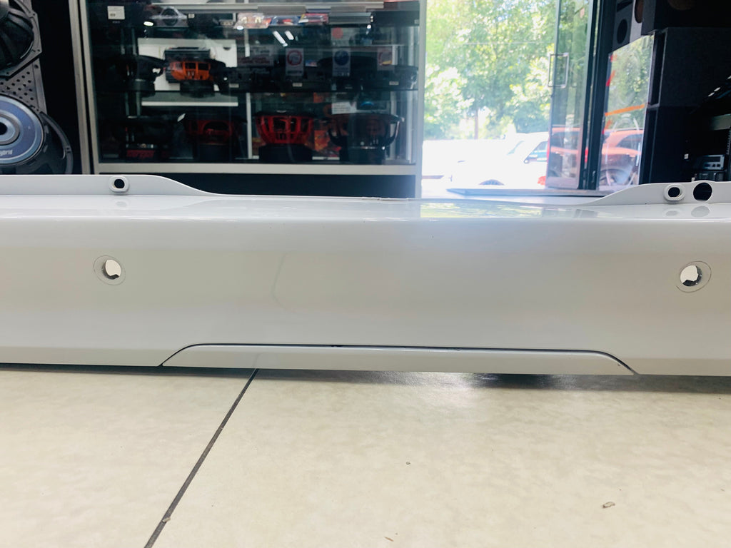 MERCEDES V CLASS OEM PREOWNED REAR BUMPER WHITE