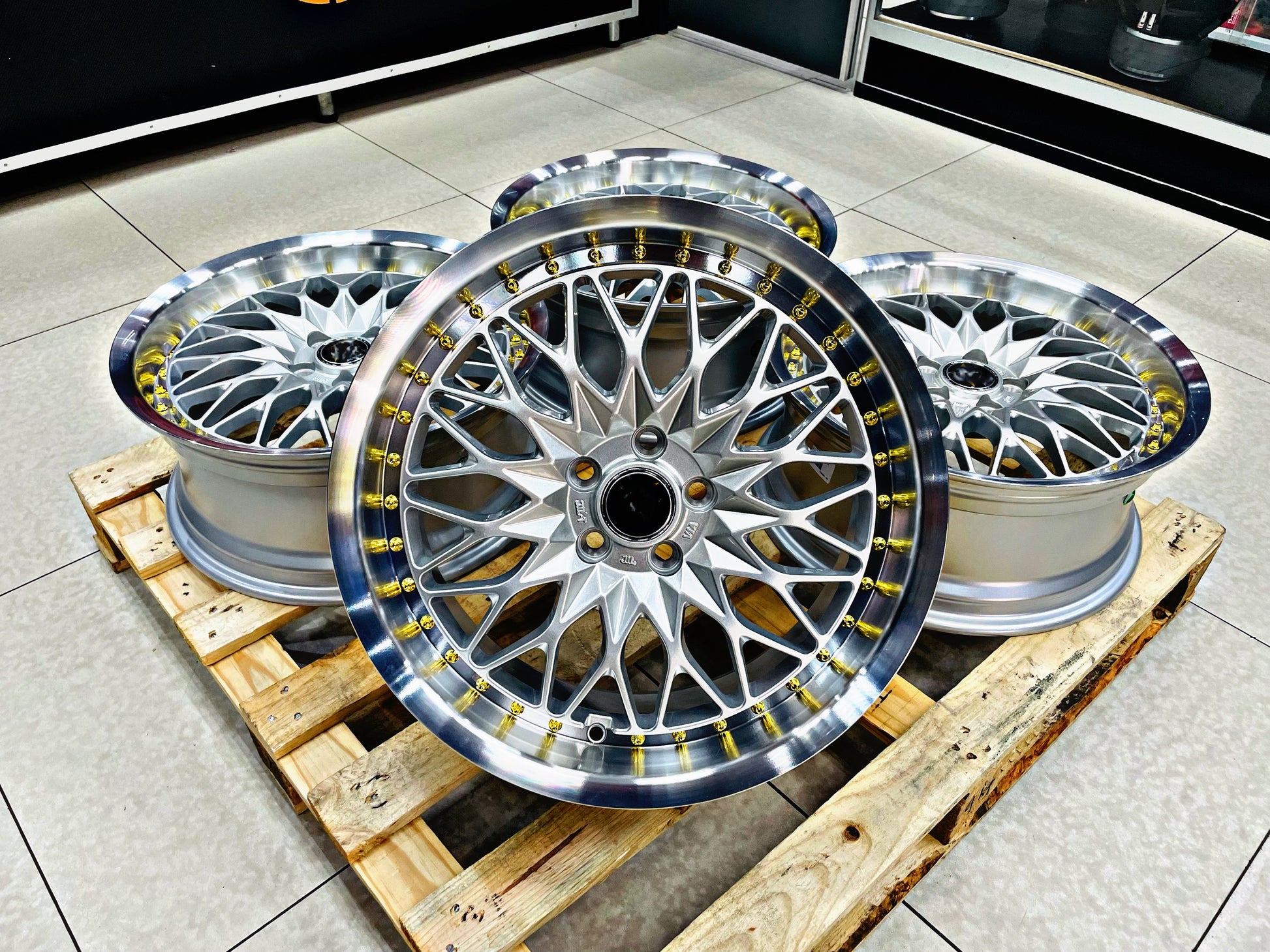 17" AS- VS 5/100 SILVER WHEELS