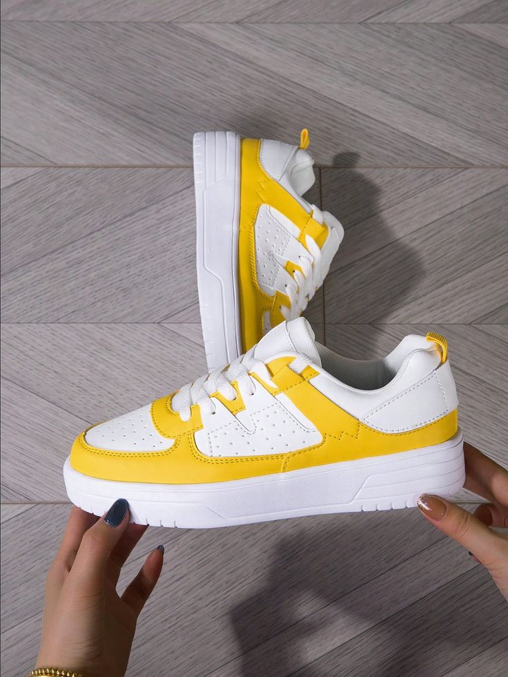 Unisex Minimalist Casual Sneakers