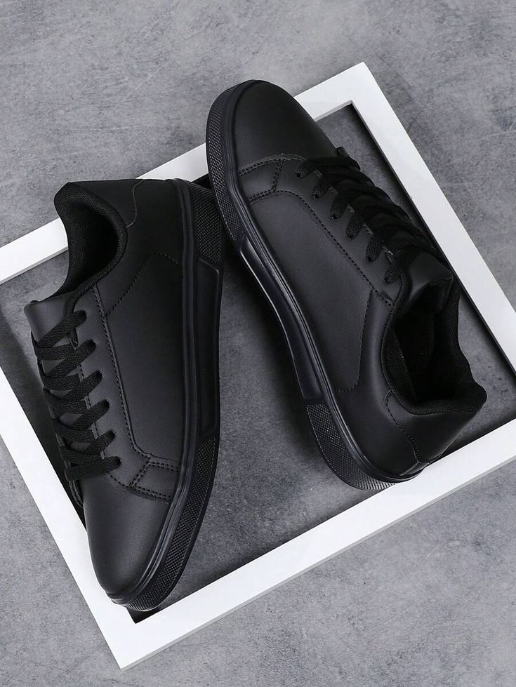 Men Front Lace-Up Black Casual Sneakers
